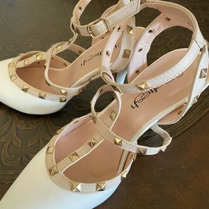 White rock studs shoes